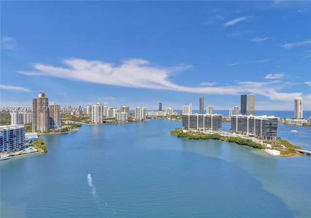 Listing Photo 2 - Condo for sale in building located at 3201 NE 183rd St, Aventura, FL 33160 - Unit #2403
