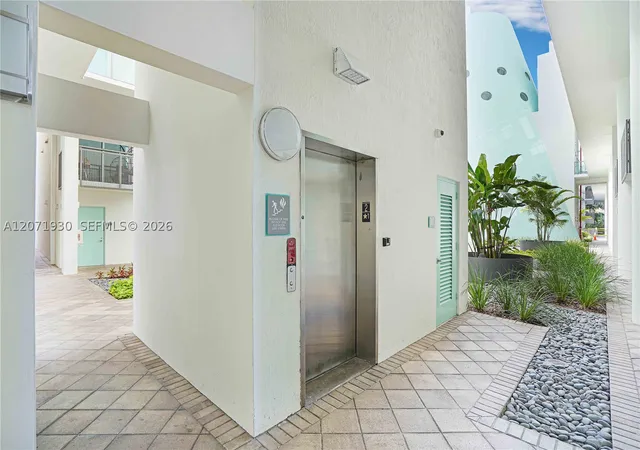 Listing Photo 4 - Condo for sale in building located at 6000 Collins Ave, Miami Beach, FL 33140 - Unit #336
