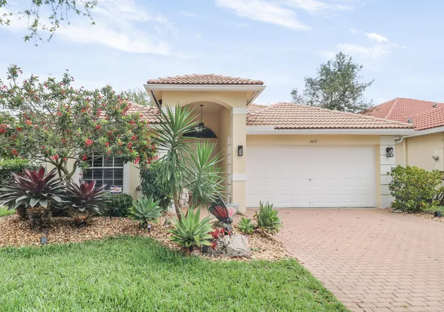 2nd image of 5671 S Fountains Dr S, Lake Worth, FL 33467 | MLS# B26064810