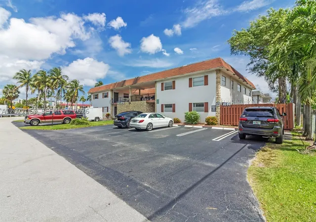 Listing Photo 1 - Condo for sale in building located at 344 Sw 1St St, Pompano Beach, FL 33060 - Unit #6