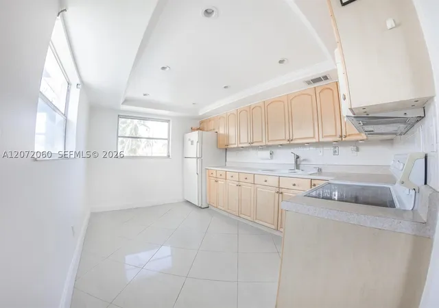 Listing Photo 2 - Condo for sale in building located at 344 Sw 1St St, Pompano Beach, FL 33060 - Unit #6