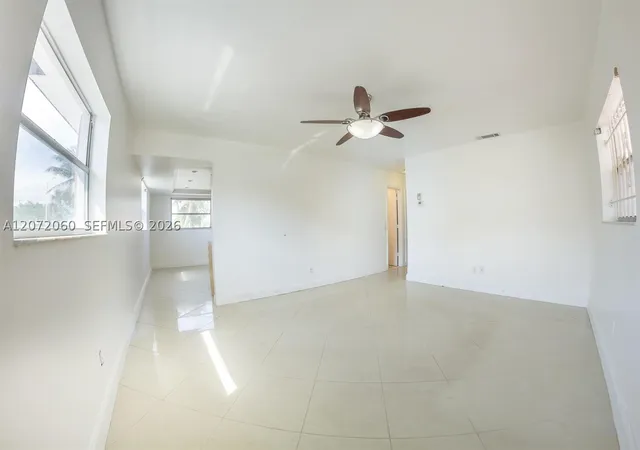 Listing Photo 3 - Condo for sale in building located at 344 Sw 1St St, Pompano Beach, FL 33060 - Unit #6