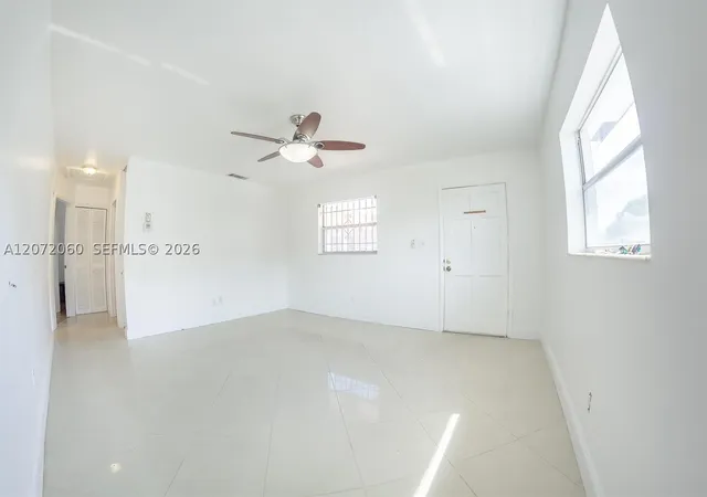 Listing Photo 4 - Condo for sale in building located at 344 Sw 1St St, Pompano Beach, FL 33060 - Unit #6
