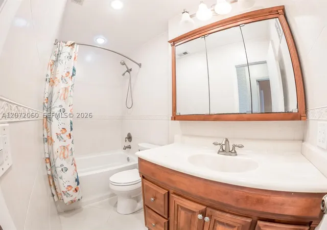 Listing Photo 5 - Condo for sale in building located at 344 Sw 1St St, Pompano Beach, FL 33060 - Unit #6