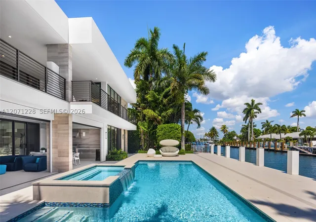 Photo 2 of Mansion for sale at 2519 Lucille Dr, Fort Lauderdale, FL 33316 | MLS# A12071228 | Listing updated on 2026-10-06