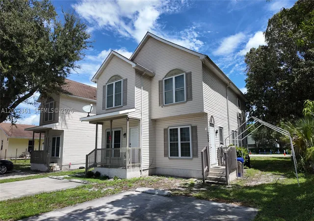 Multi family home for sale at 1600 Sw 44Th Ave, Fort Lauderdale, FL 33317 | MLS# A12072361