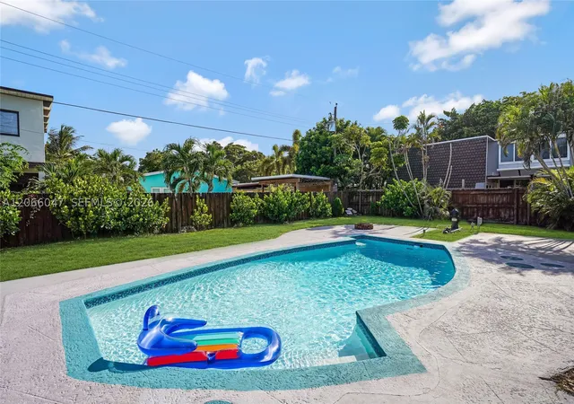1st image of 912 Ne 9th Ct, Pompano Beach, FL 33060 | MLS# A12066047