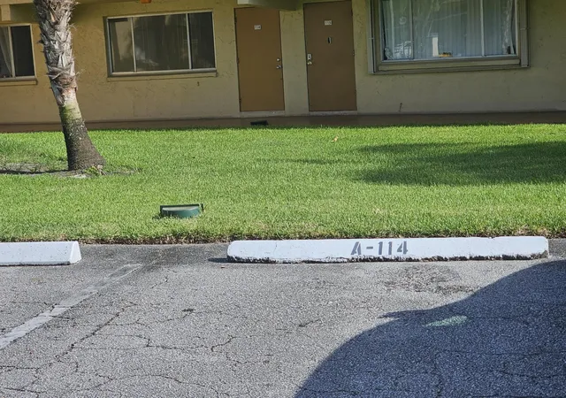 2nd image of 555 Purdy Ln, Palm Springs, FL 33461
