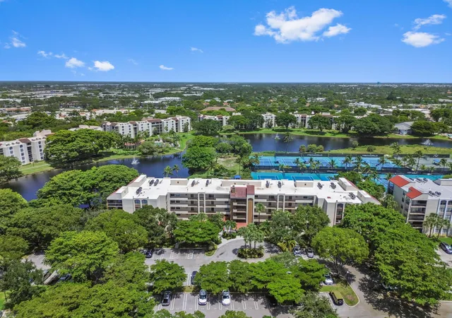 2nd image of 955 Egret Cir, Delray Beach, FL 33444