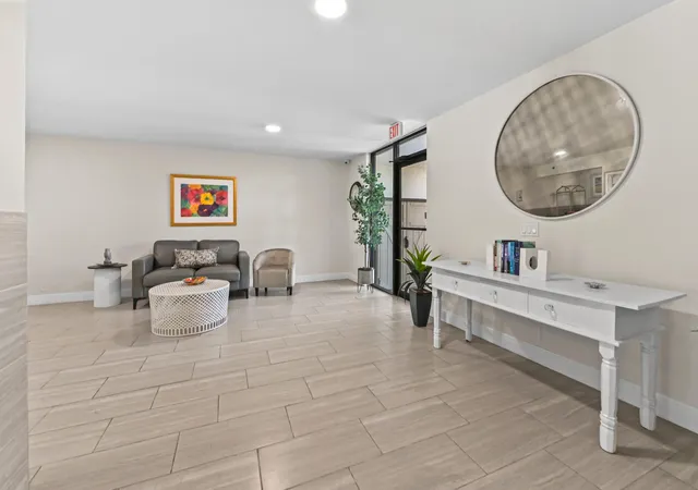 4th image of 955 Egret Cir #408, Delray Beach, FL 33444 | MLS# B26065127