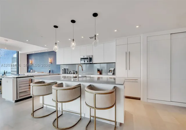 Photo 4 of Condo for sale at 68 Se 6Th St #3911, Miami, FL 33131 | MLS# A12071416 | Listing updated on 2026-08-17
