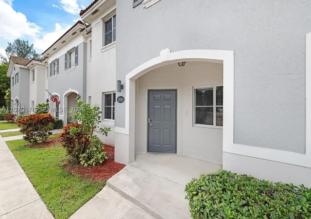 Photo 3 of Townhouse for sale at 1700 Se 31st Ct, Homestead, FL 33035 | MLS# A12070676 | Listing updated on 2026-08-17