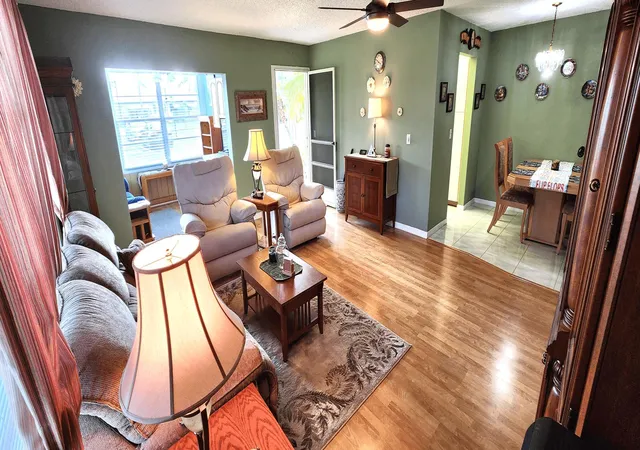 4th image of 1042 N Dr, Delray Beach, FL 33445