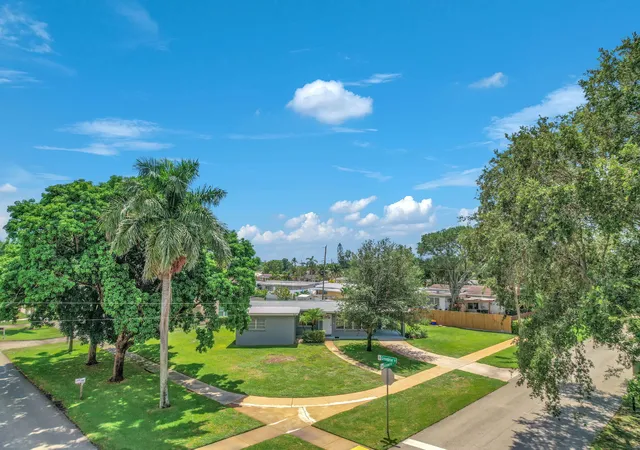 2nd image of 145 Greenbrier Dr, Palm Springs, FL 33461 | MLS# B26065344