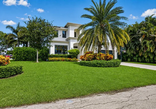 1st image of 512 Lake Dr, Delray Beach, FL 33444 | MLS# B26065409