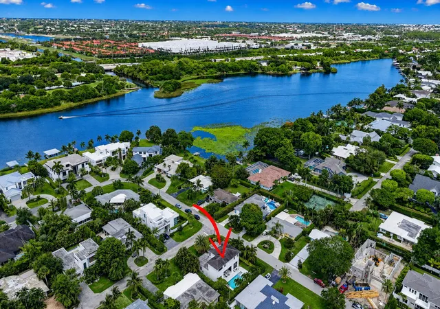2nd image of 512 Lake Dr, Delray Beach, FL 33444 | MLS# B26065409