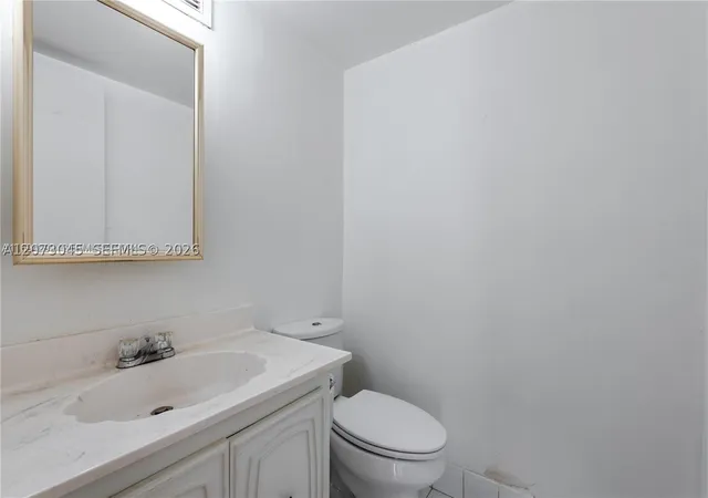 Listing Photo 4 - Condo for sale in building located at 2000 Atlantic Shores Blvd, Hallandale Beach, FL 33009 - Unit #107