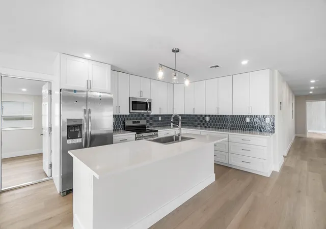 2nd image of 325 Sw 8th Ave, Delray Beach, FL 33444 | MLS# B26065468