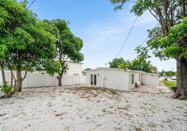 36th image of 325 Sw 8th Ave, Delray Beach, FL 33444 | MLS# B26065468