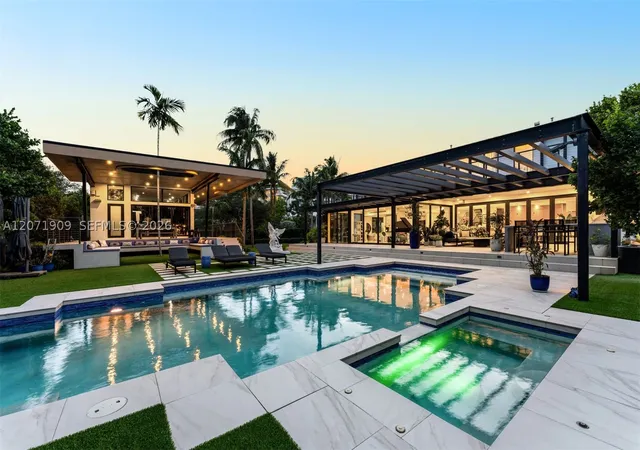 Photo 1 of Mansion for sale at 795 Lakeview Dr, Miami Beach, FL 33140 | MLS# A12071909 | Listing updated on 2026-08-22