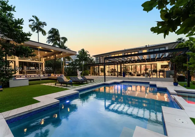 Photo 2 of Mansion for sale at 795 Lakeview Dr, Miami Beach, FL 33140 | MLS# A12071909 | Listing updated on 2026-08-22