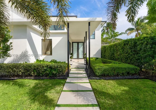 Photo 3 of Mansion for sale at 795 Lakeview Dr, Miami Beach, FL 33140 | MLS# A12071909 | Listing updated on 2026-08-22