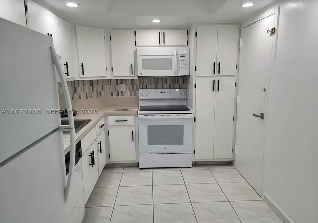 Photo 4 of Condo for sale at 300 Bayview Dr #603, Sunny Isles Beach, FL 33160 | MLS# A12073235 | Listing updated on 2026-08-19