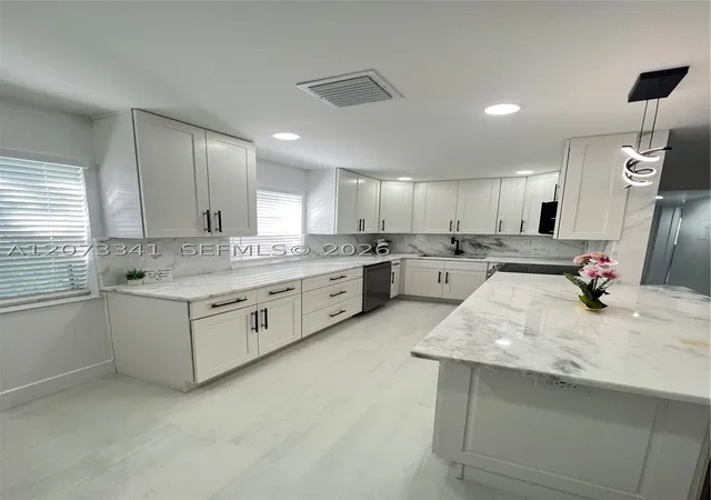 2nd image of 708 Normandy O #708, Delray Beach, FL 33484 | MLS# A12073341