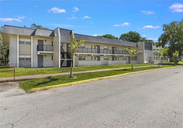 Listing Photo 1 - Condo for sale in building located at 7925 Fairview Dr, Tamarac, FL 33321 - Unit #105