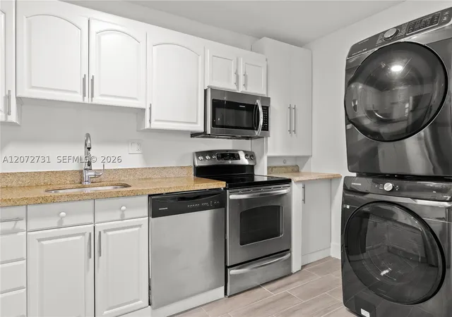 Listing Photo 4 - Condo for sale in building located at 7925 Fairview Dr, Tamarac, FL 33321 - Unit #105