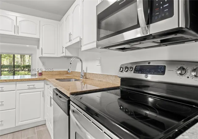Listing Photo 5 - Condo for sale in building located at 7925 Fairview Dr, Tamarac, FL 33321 - Unit #105