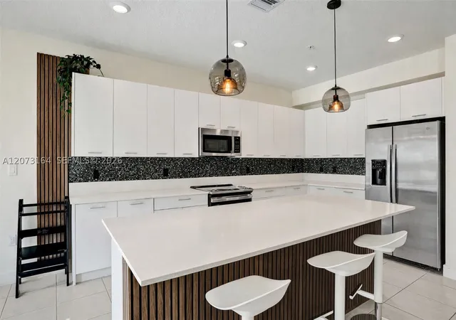 Photo 4 of Condo for sale at 8001 Nw 41St St #F-109, Doral, FL 33166 | MLS# A12073164 | Listing updated on 2026-08-18