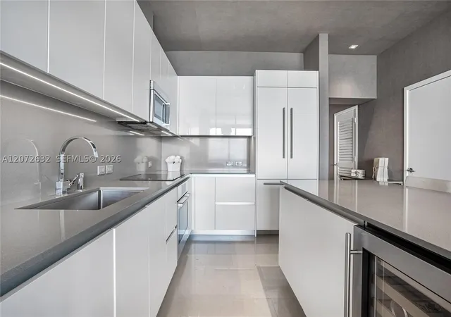 Photo 4 of Condo for sale at 88 Sw 7Th St #4006, Miami, FL 33130 | MLS# A12072632 | Listing updated on 2026-08-19