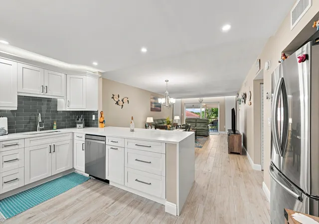 4th image of 4629 Poinciana St #304, Lauderdale By The Sea, FL 33308 | MLS# B26065963
