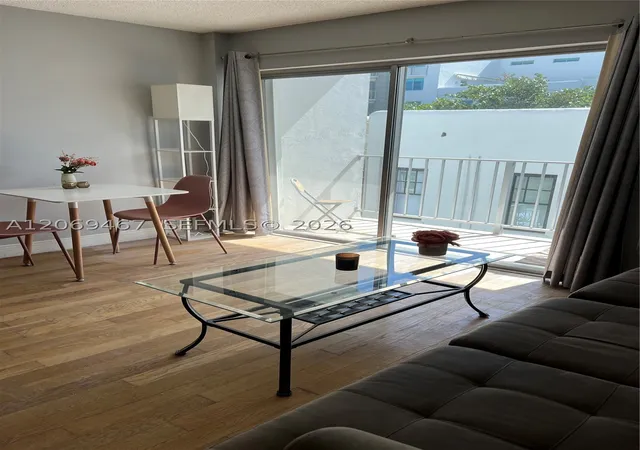 Listing Photo 2 - Condo for sale in building located at 221 Meridian Ave, Miami, FL 33139 - Unit #305