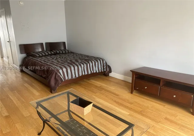 Listing Photo 4 - Condo for sale in building located at 221 Meridian Ave, Miami, FL 33139 - Unit #305
