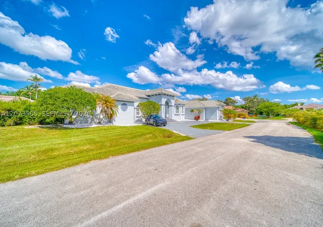 Photo 2 of Single family home for sale at 901 Nw 122nd Ave, Plantation, FL 33325 | MLS# A12073505 | Listing updated on 2026-10-09