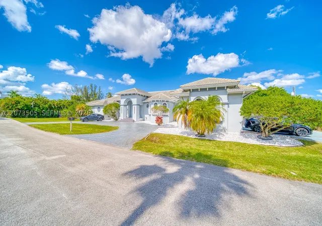Photo 3 of Single family home for sale at 901 Nw 122nd Ave, Plantation, FL 33325 | MLS# A12073505 | Listing updated on 2026-10-09