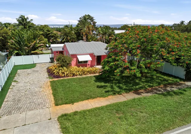 2nd image of 227 S Swinton Ave, Delray Beach, FL 33444 | MLS# B26066080