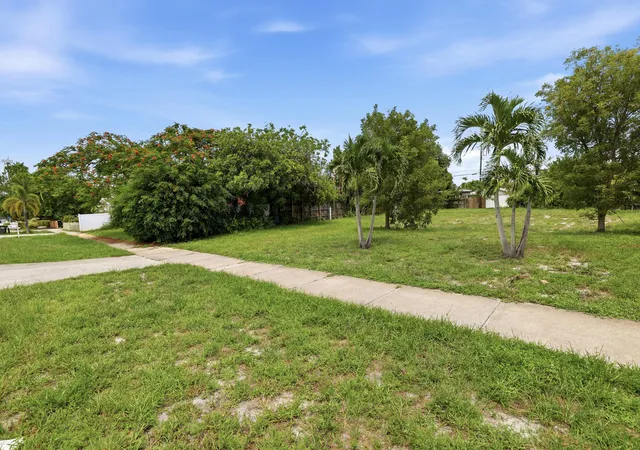 2nd image of 233 S Swinton Ave, Delray Beach, FL 33444 | MLS# B26066113
