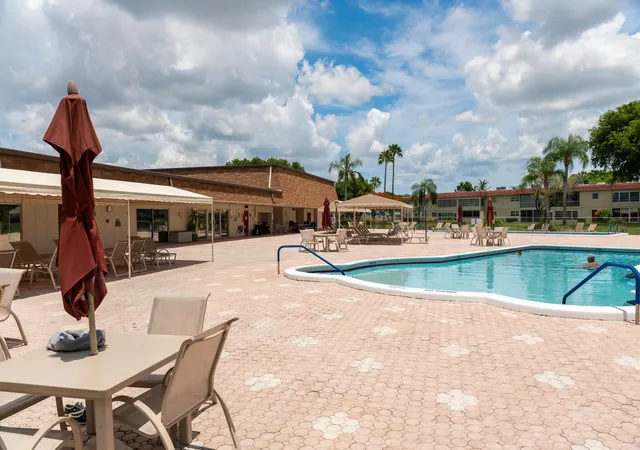 2nd image of 4 Abbey Ln, Delray Beach, FL 33446