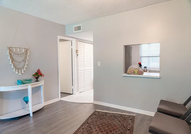 5th image of 4 Abbey Ln, Delray Beach, FL 33446