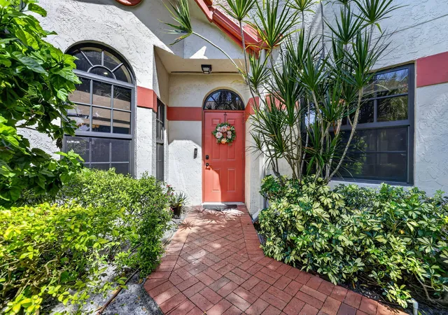 2nd image of 7548 Lexington Club Blvd #Apt A, Delray Beach, FL 33446 | MLS# B26066185