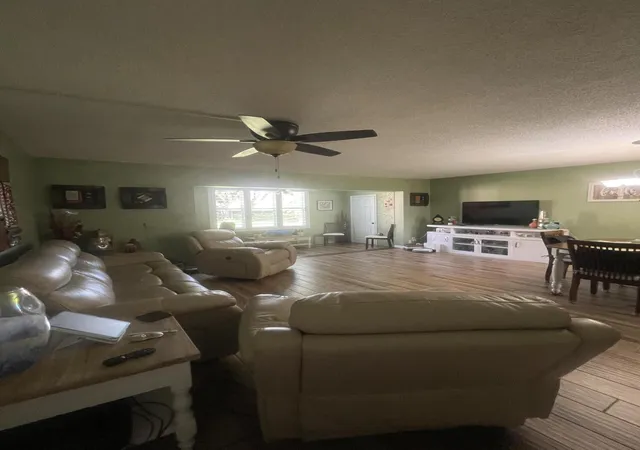 4th image of 702 Lori Dr, Palm Springs, FL 33461