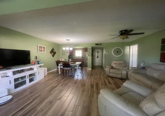 5th image of 702 Lori Dr, Palm Springs, FL 33461