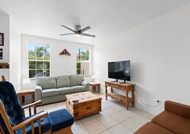 4th image of 1020 E Longport Cir, Delray Beach, FL 33444