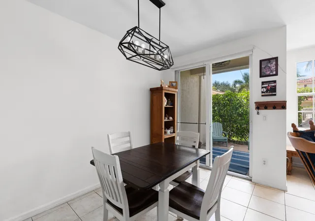 5th image of 1020 E Longport Cir, Delray Beach, FL 33444