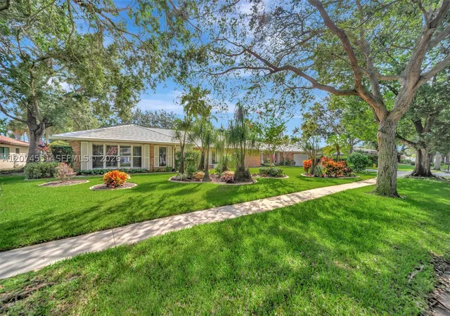 Photo 1 of Single family home for sale at 560 W Tropical Way, Plantation, FL 33317 | MLS# A12074551 | Listing updated on 2026-10-09