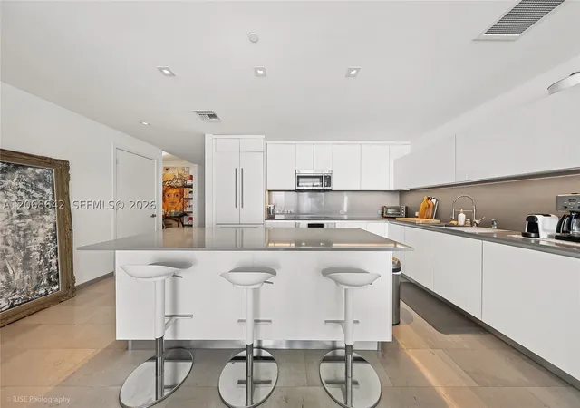 Photo 4 of Condo for sale at 68 Se 6Th St #2909, Miami, FL 33131 | MLS# A12068642 | Listing updated on 2026-09-30