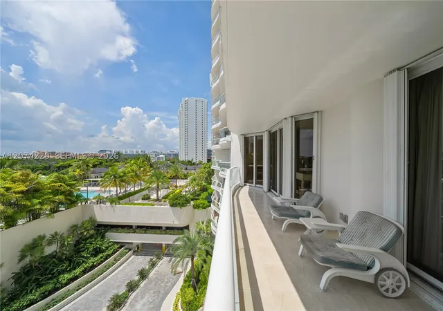 Photo 3 of Condo for sale at 7000 Island Blvd #609, Aventura, FL 33160 | MLS# A12074220 | Listing updated on 2026-10-02